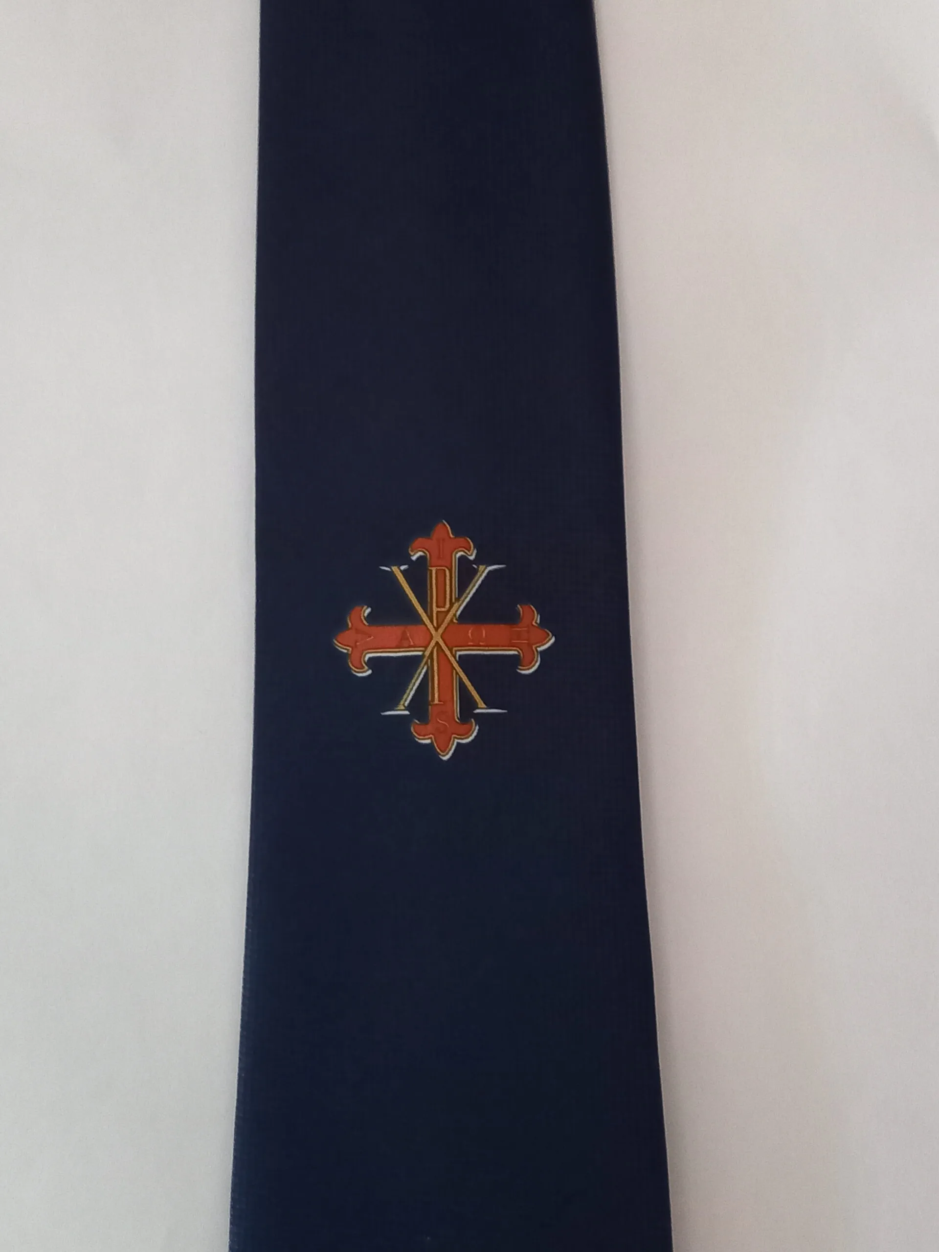 Cravatta blu scuro con stemma stampato SMOC - immagine 2