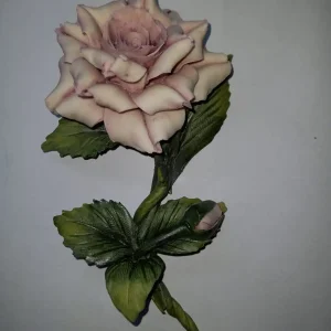 Rosa con bocciolo in ceramica dipinta a mano misura 15×9